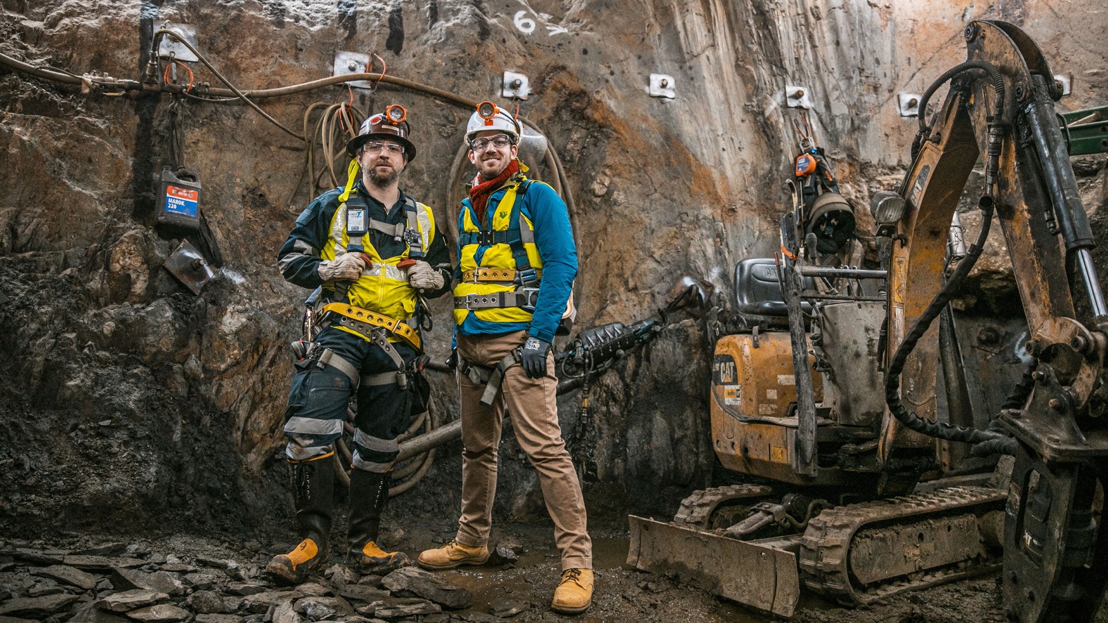 DUNE excavation crew at SURF